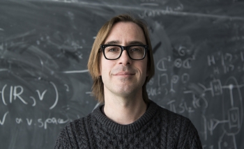 Portrait of Perimeter Faculty member Kevin Costello, winner of the 2020 Leonard Eisenbud Prize for Mathematics and Physics from the American Mathematical Society (AMS)