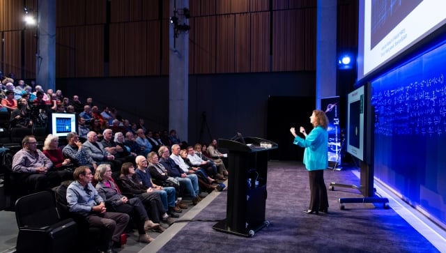 Gabriela Gonzales giving a public lecture