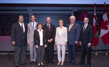 Group photo of Cosimo Fiorenza, Perimeter Board Vice-Chair; Neil Turok, Director of Perimeter Institute; Kathryn McGarry, MPP for Cambridge and Minister of Natural Resources and Forestry; Reza Moridi, Minister of Research, Innovation and Science; Kathleen Wynne, Premier of Ontario; Mike Lazaridis, Perimeter Founder and Board Chair; and Michael Duschenes, Perimeter COO